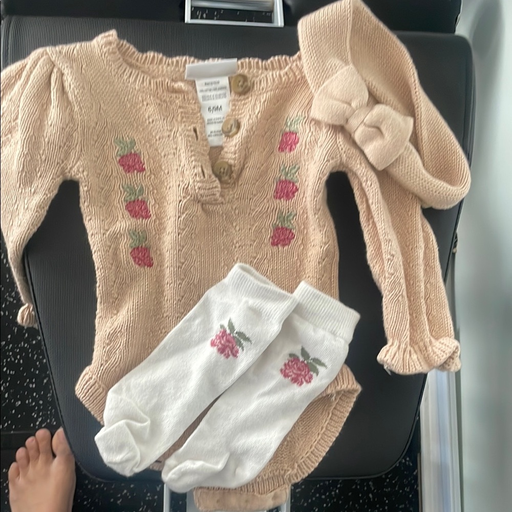 Baby Girl Knit FLORAL  Romper Set with BOW and Socks